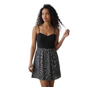 TRIXXI BLACK CROCHET & BLACK & WHITE CHEVERON PRINT DRESS SZ.L EUC.